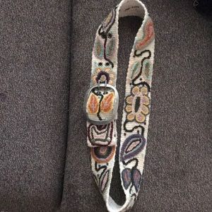 Handmade flower belt. Made in Peru 100% wool.